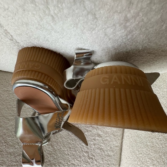 👡 GANNI Silver Strappy Sandals – EU 39 / US 8.5 – Rare Discontinued - Picture 6 of 9